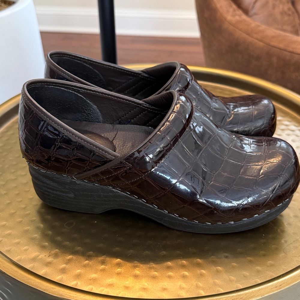 Croft & Barrow Clogs - Womens 6M-Brown- reptile print